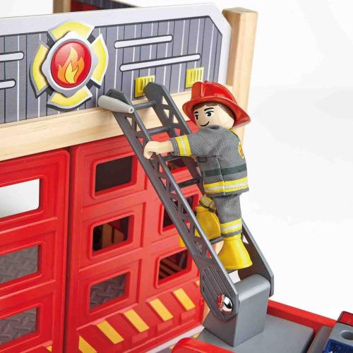 Игрушка Пожарная машина с водителем Hape E3024_HP фото 4